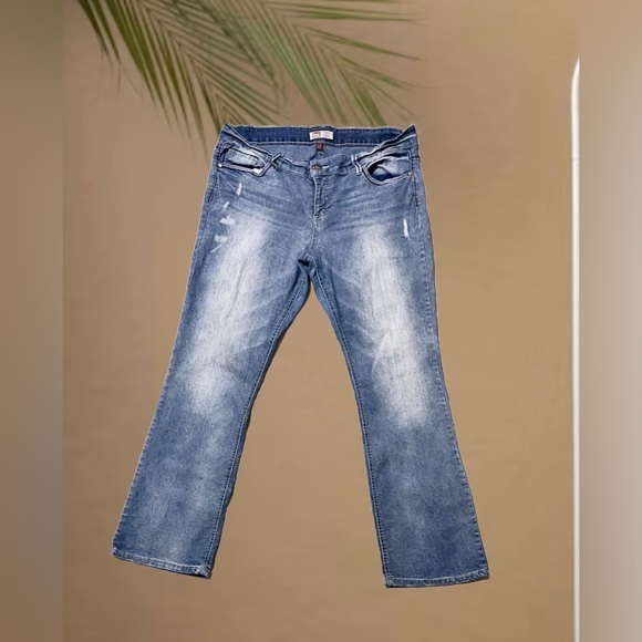 LEI Ashley Jeans Low Rise Boot Cut Embroidered Jr Sz 17Reg RhinestoneDistressed - Picture 2 of 6